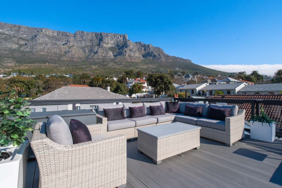7 Bedroom Property for Sale in Oranjezicht Western Cape